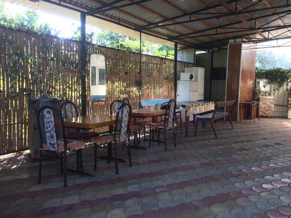 מלון גגרה Гостевой Дом У Левы מראה חיצוני תמונה